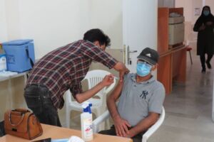 گزارش تصویری؛ واکسیناسیون افراد بالای ۵۵ سال در شهر جناح با استقبال خوب مردم به پایان رسید