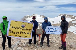 صعود موفقیت آمیز کوهنوردان شهر جناح و باشگاه گازال به قله ۴۳۵۰ متری دنا